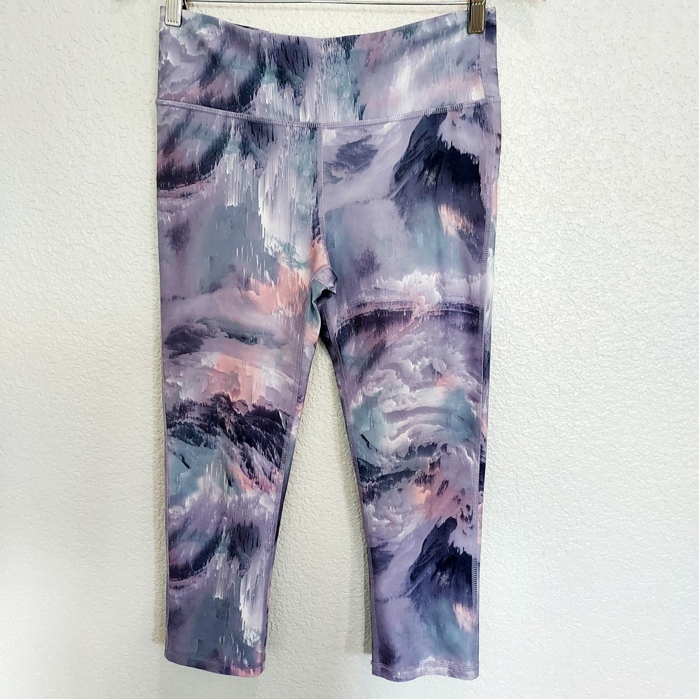 ⭐️5/$20 Marika Sport Lavender Marled Print Active Capri Pants Size M